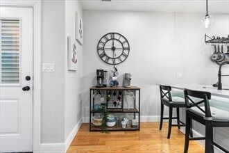 Building Photo - 176 W 7th St