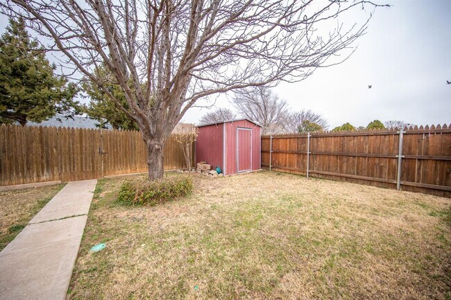 Building Photo - Beautiful Home In South Lubbock! Available...