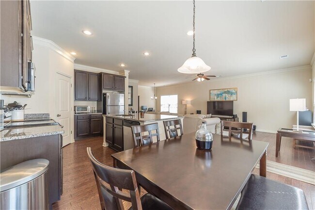 Building Photo - 129 Village Ct