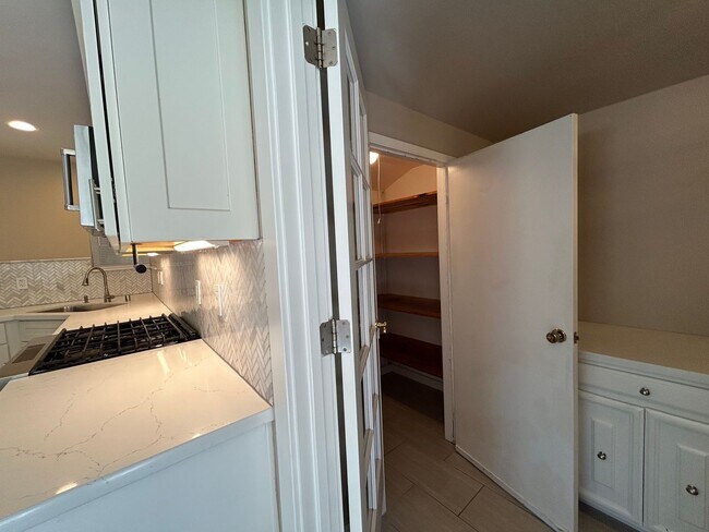 Building Photo - Recently Remodeled Single-Story 3/2 Gem in...