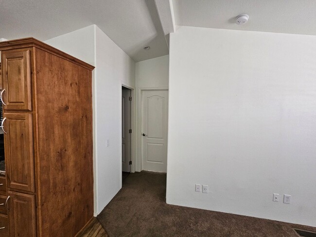 Building Photo - Very cute 3 bed/2 bath manufactured home w...