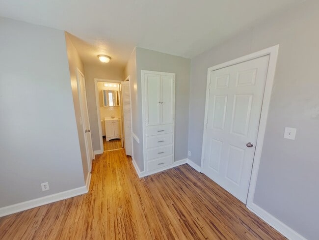 Building Photo - 859 S Terrace Dr