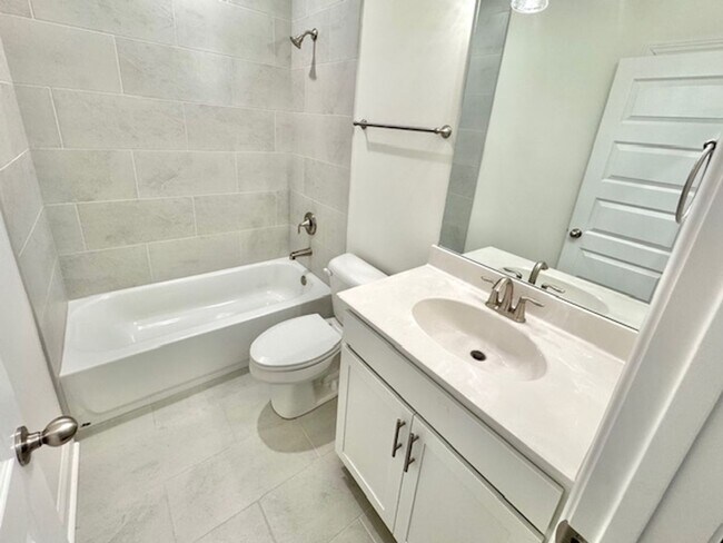 Building Photo - NewburyDr7436