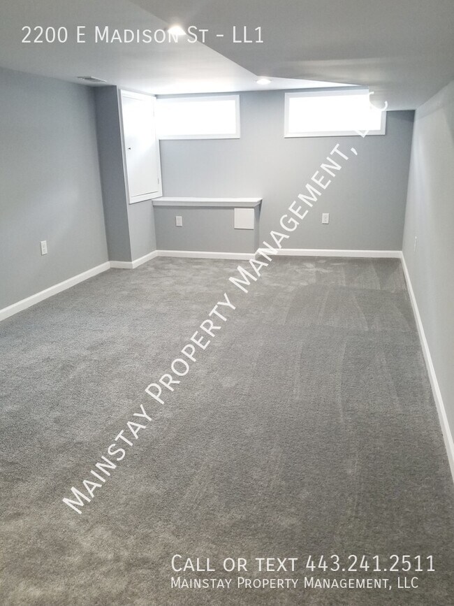 Building Photo - 2200 E Madison St