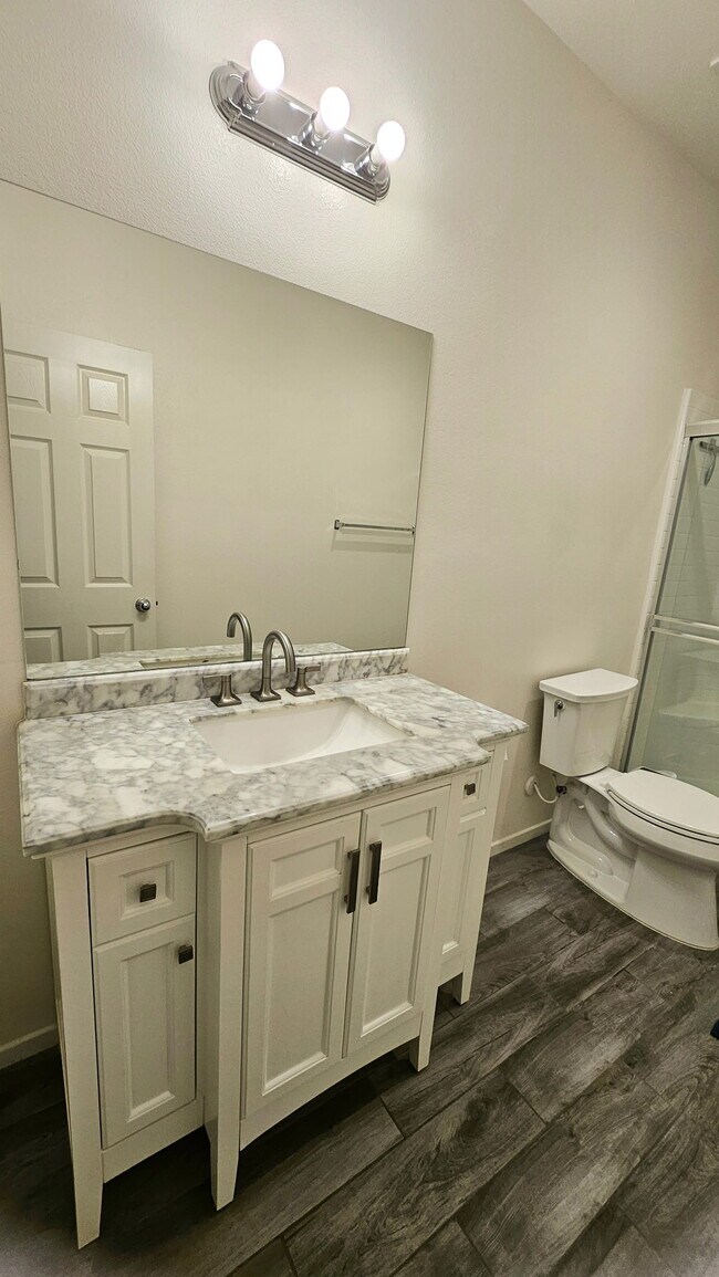 Building Photo - 42696 Saragoza Ct