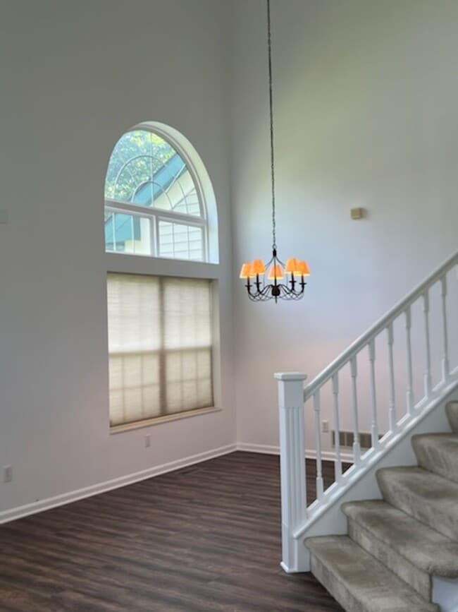Building Photo - 591 Azalea Cir