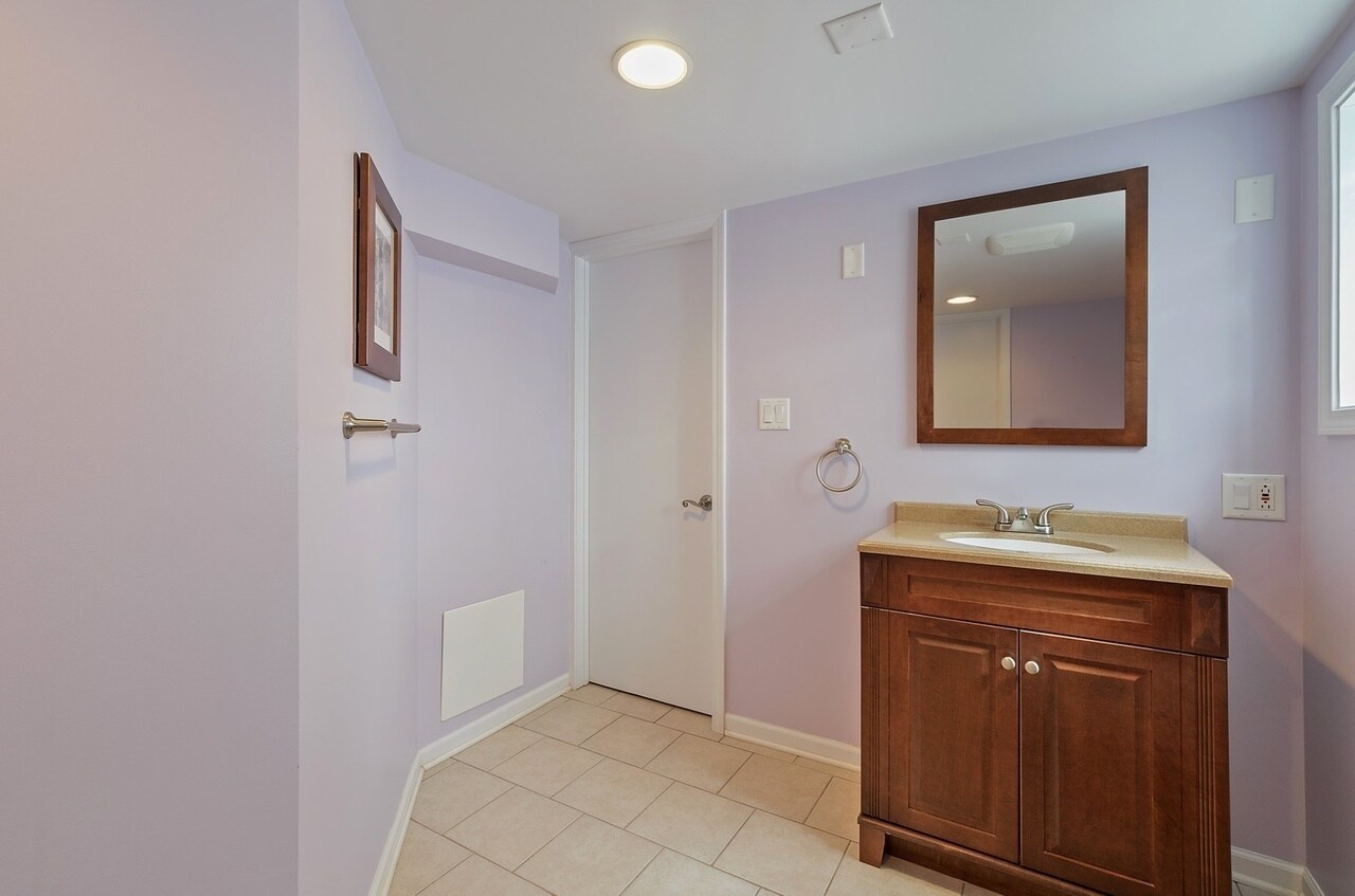 Building Photo - 1760 Henley St