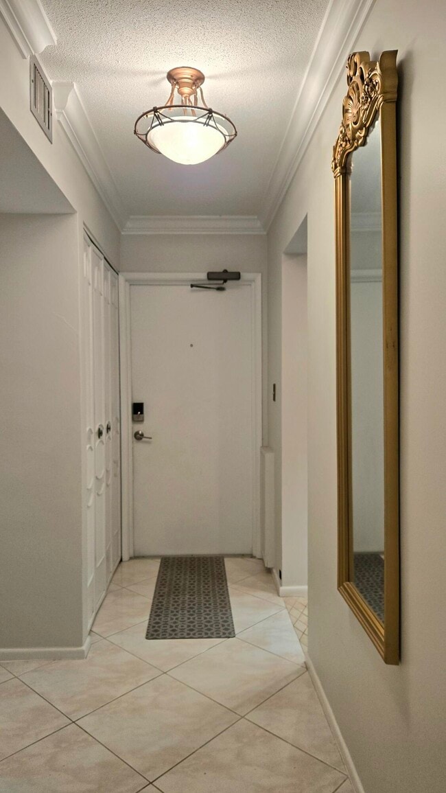 Building Photo - 1161 Hillsboro Mile