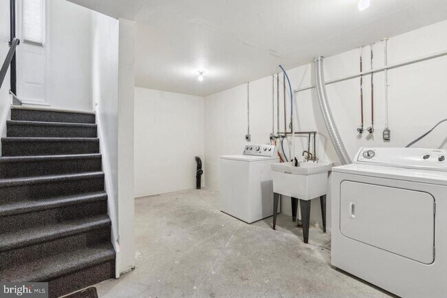 Building Photo - 223 Parker Ave