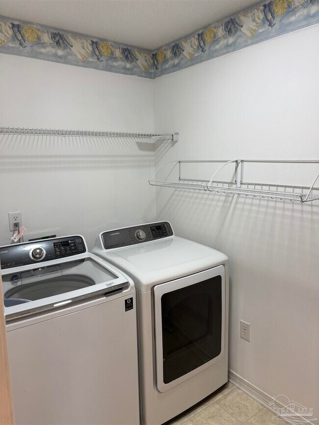 Building Photo - 2423 Flintstone Dr