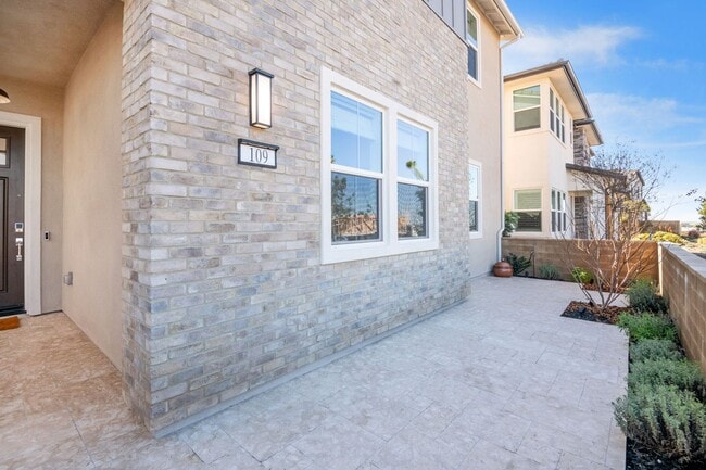 Building Photo - Beautiful 5bed/4bath for Rent Home at Great Park