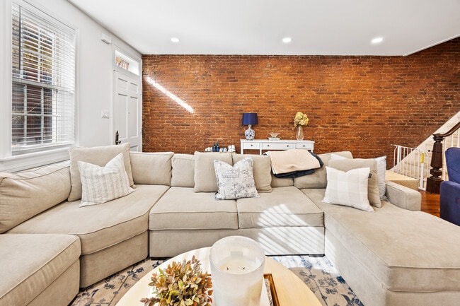 Building Photo - 2207 Lombard St