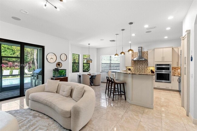 Building Photo - 10185 Cameilla St