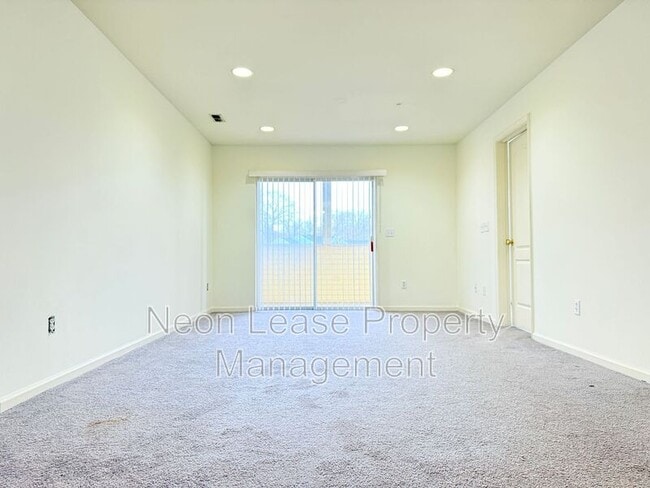 Building Photo - 17275 King Philip Way