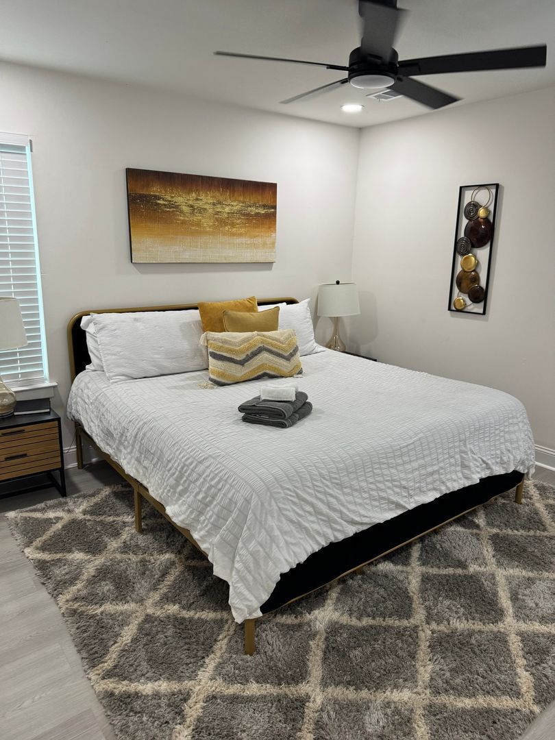 Building Photo - 3475 Meadowlane Pl SW