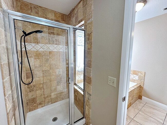 Building Photo - Green Valley Luxury Single Story: Pool, Putting Green, 4 Bedrooms, SOLAR!