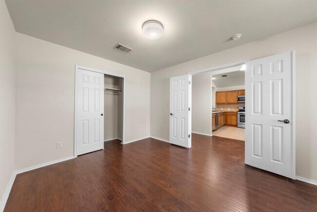 Building Photo - 9424 Castle Pines Dr