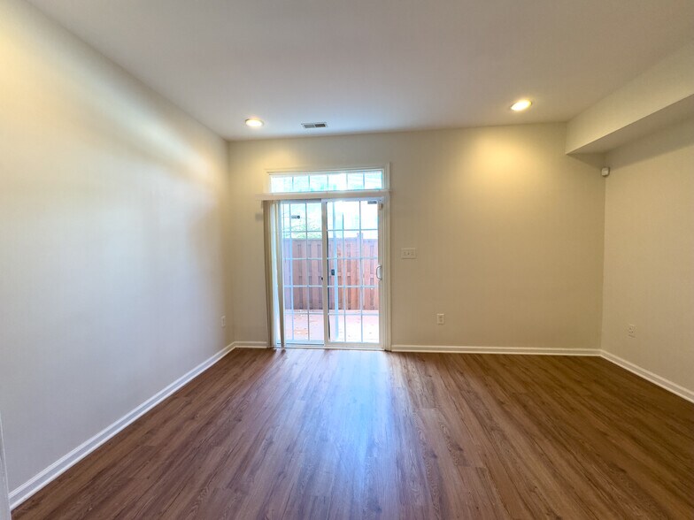 Building Photo - 8010 Pennington Dr