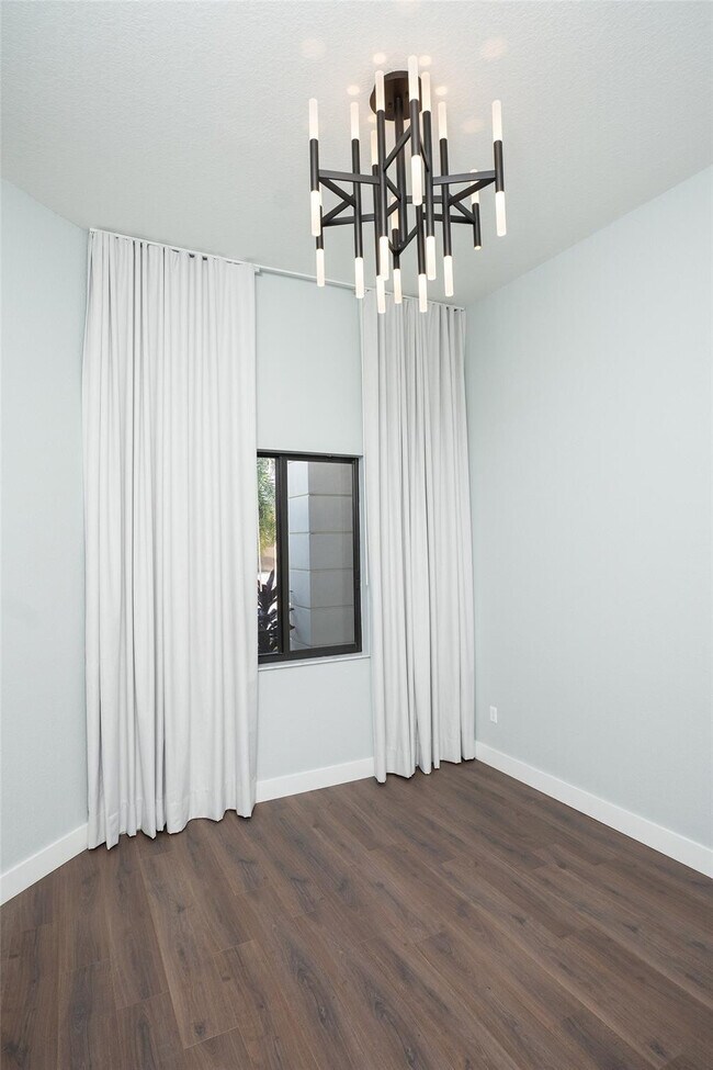 Building Photo - 10660 S Lago Vista Cir