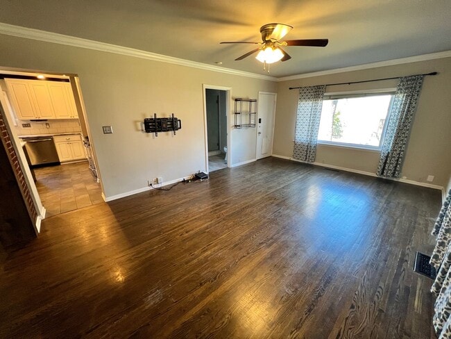 Building Photo - Beautifully renovated Midtown charmer