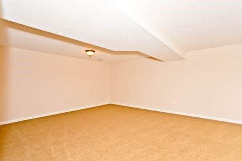 Building Photo - 221 Cottonwood Ln