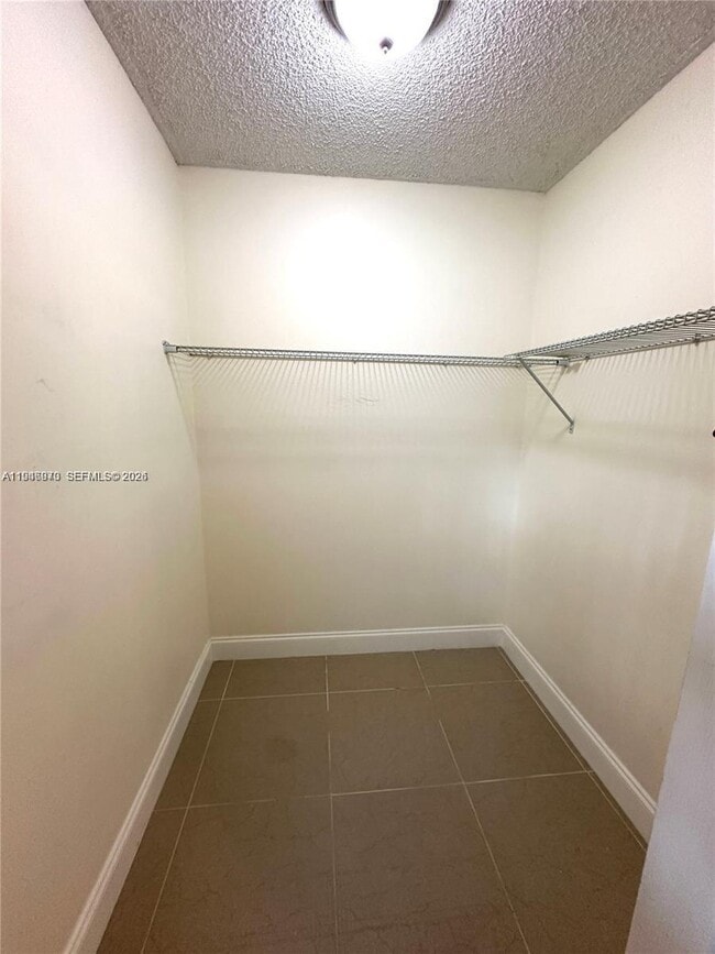 Building Photo - 919 NE 199th St