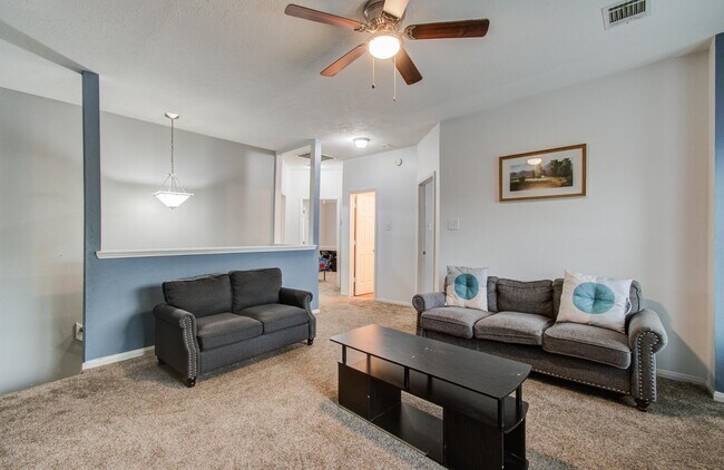 Building Photo - 3203 Blaesser Dr