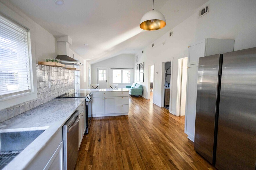 Building Photo - 731 E 34th St