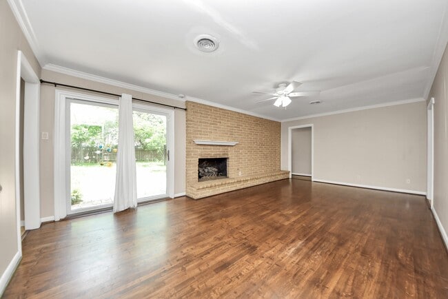 Building Photo - 4422 Nenana Dr