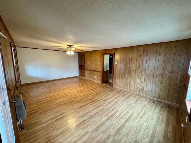 Building Photo - 30 N Chestnut St