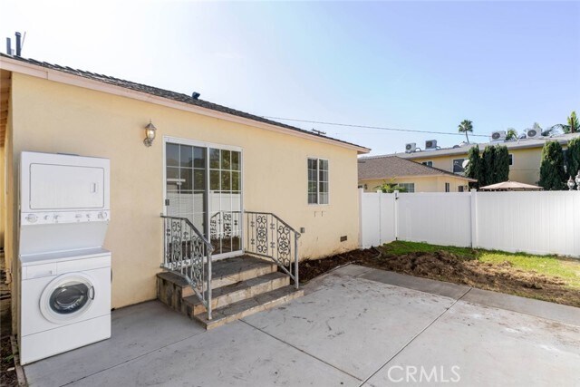 Building Photo - 320 E Dryden St