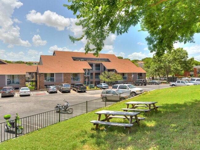 Building Photo - 1840 Burton Dr