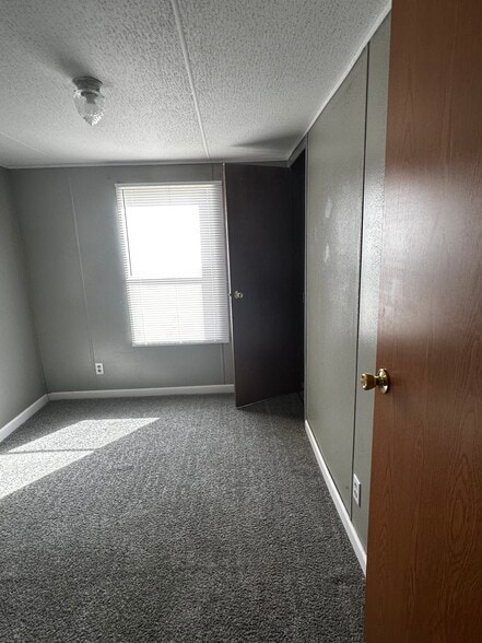 Building Photo - 32 Somerset Dr