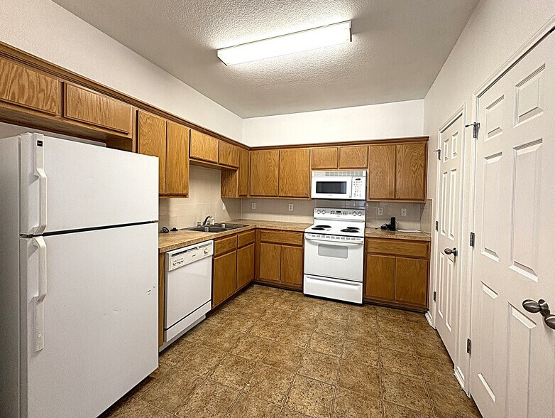 Building Photo - 2808 Ashley Dr