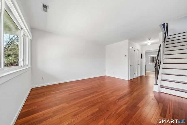 Building Photo - 14 Ferris Ave