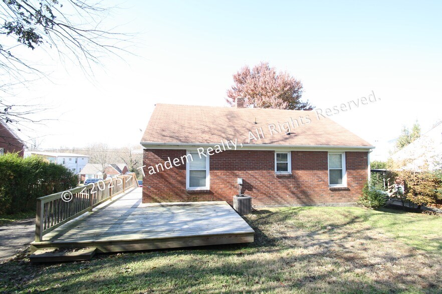 Building Photo - 720 Powers Ave