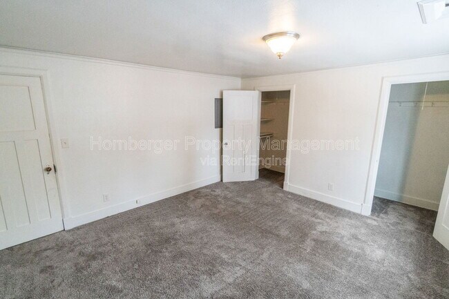 Building Photo - 1108 W 12th Ave