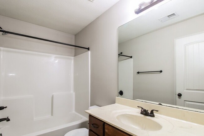 Building Photo - 7459 Aylesbury Ln