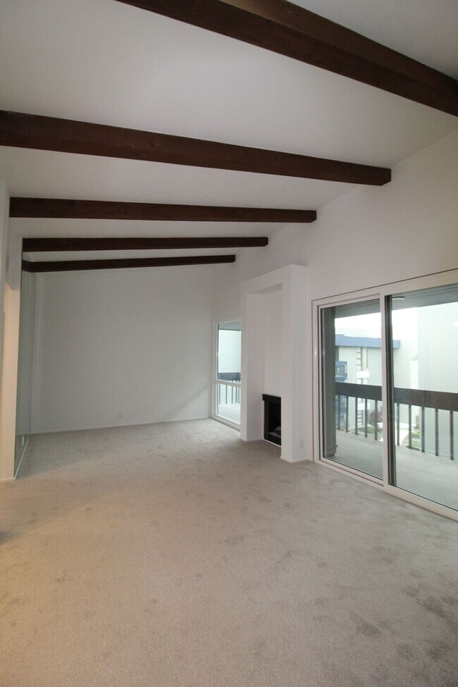 Building Photo - Coastal Ventura living – Gorgeous Ocean Views near Surfers Point