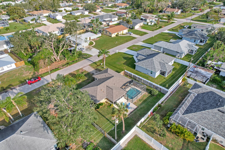 Building Photo - 561 Cabana Rd