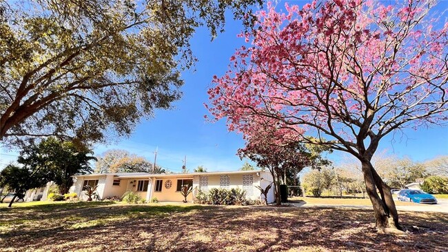 Building Photo - 1516 Dove Dr