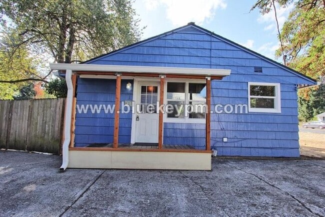 Building Photo - Updated 2 Bed, 1 Bath Bungalow in Harney H...