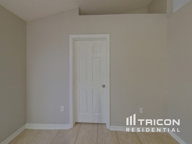 Building Photo - 407 Nuestra Pl