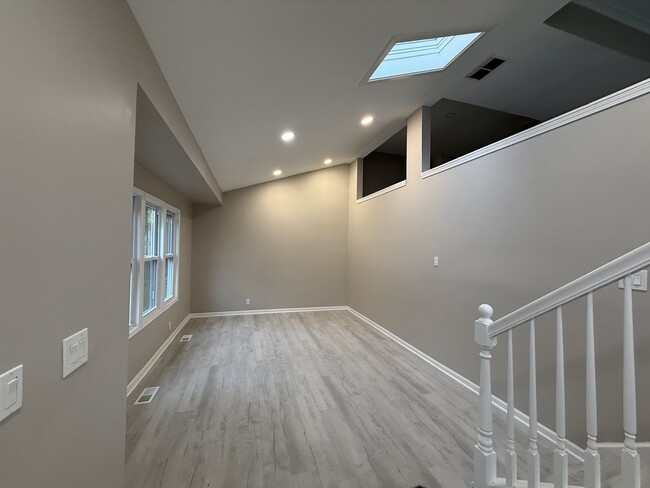 Building Photo - 337 Woodland Dr