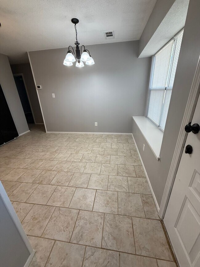 Building Photo - 1507 Heather Ct
