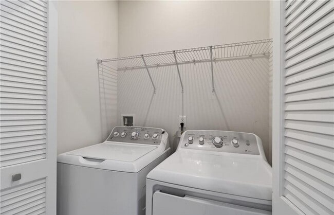 Building Photo - 459 Westport St