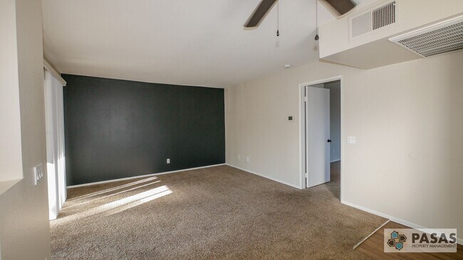 Building Photo - Bright Upgraded Condo w/ Quartz Kitchen, Covered Parking, Pool & Spa