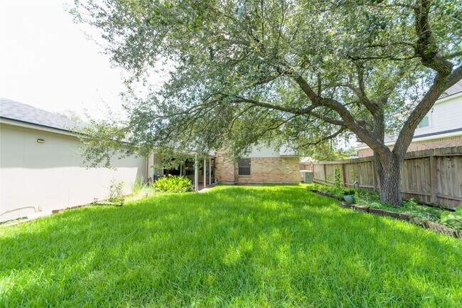 Building Photo - 2902 Field Line Dr
