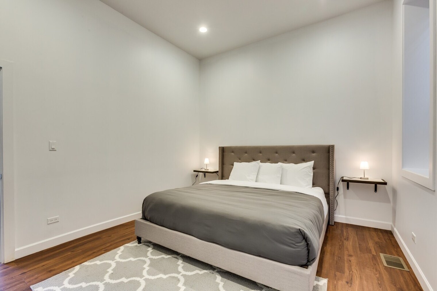 Building Photo - 706 N Racine Ave