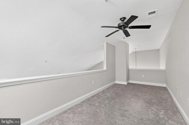 Building Photo - 6520 Lake Park Dr